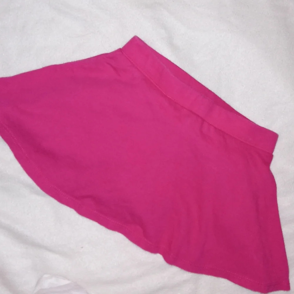 5 for $10
Old Navy Pink Pocket Skort 18-24M - Picture 3 of 7